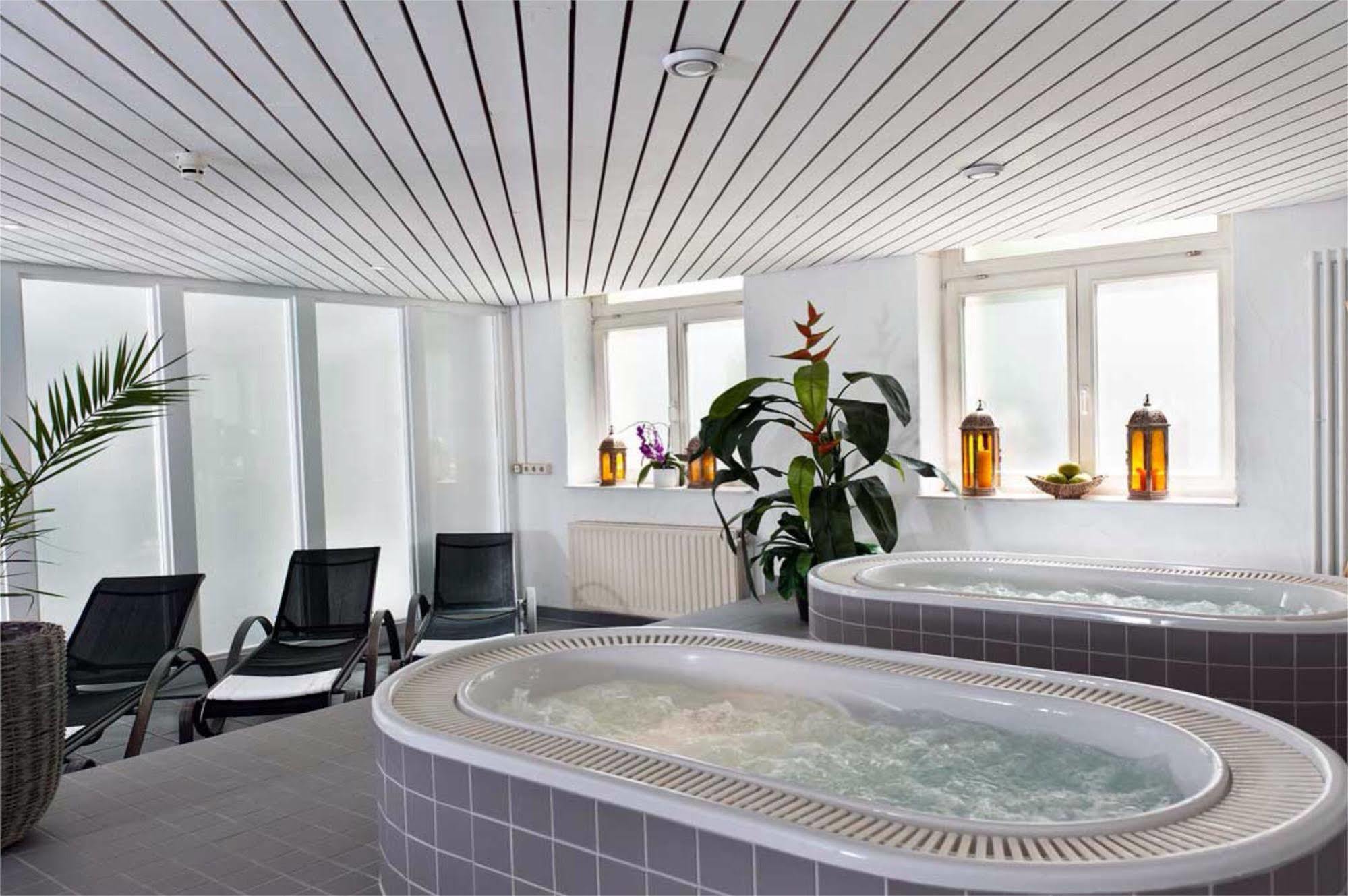 Wyndham Garden Hotel 4*